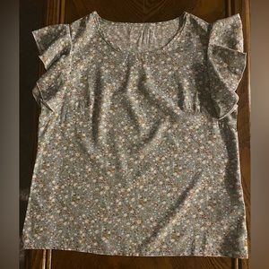 Emery Rose Size Medium Floral Top